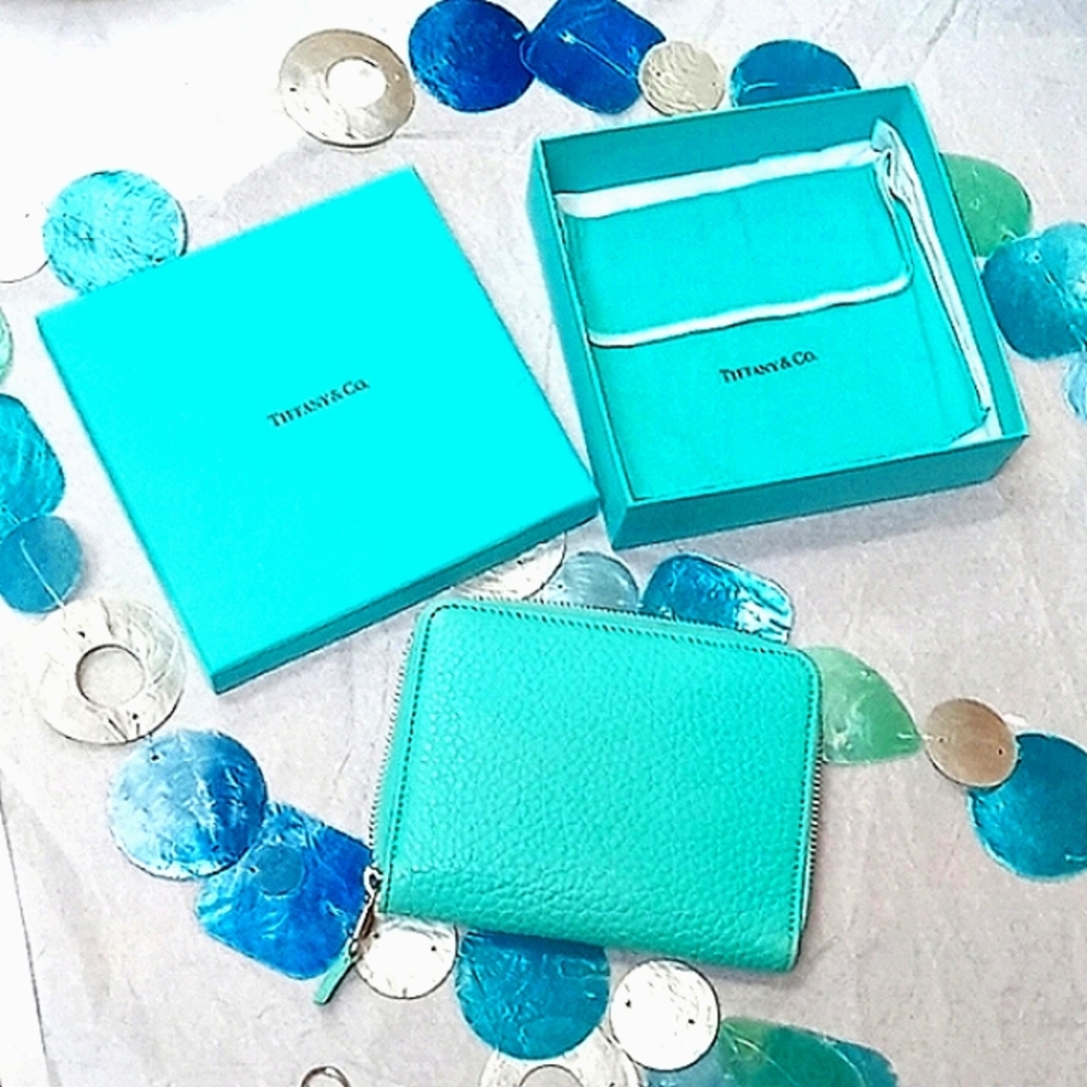 🏛 Tiffany & Co. Pebbled Leather Short Wallet Pre-owned